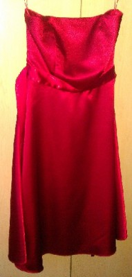 My partner loves this dress have a silky soft soft satin lining that run through the whole dress.. It is nice to wear..