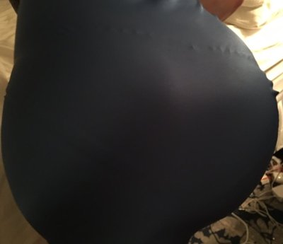 rsz_1rsz_lg_long_satin_blue_gown_vpl_2.jpg (47.84 KiB) Viewed 12944 times another pic of her in her long navy blue satin gown, showing off that ass!