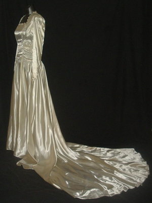 40ssatinweddingdress_010_1318708056.jpg