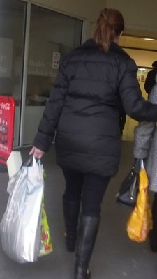 Mmmmmm! I'd love to feel her up good..