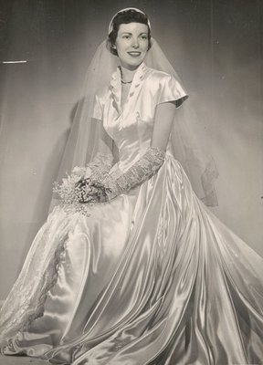 c4195889c3eb610e9b86d89e9291ce22--vintage-bridal-vintage-weddings.jpg