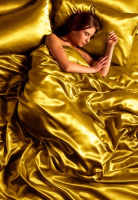 Luxury-satin-bed-sheets-for-bedroom.jpg