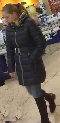 So fucking sexy... Wish my hand was in her pocket having a feel !!