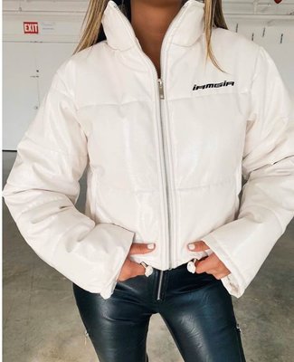 I AM GIA White View.jpg