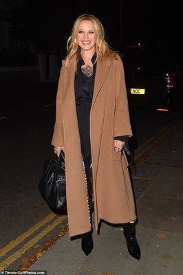 Kylie-Minogue-52-looks-effortlessly-stylish-in-a-brown-trench.jpg