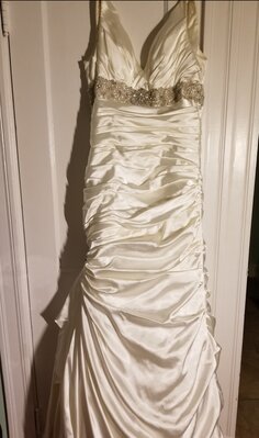 Screenshot_20210116-185142_Gallery.jpg (1.56 MiB) Viewed 11345 times $125 designer wedding dress!