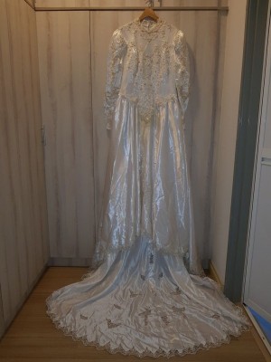 Long Sleeves Satin Wedding gown