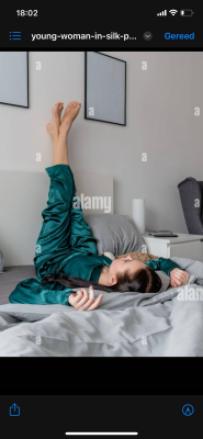 Would love to spread her legs and enjoy a good dry pajama fuck