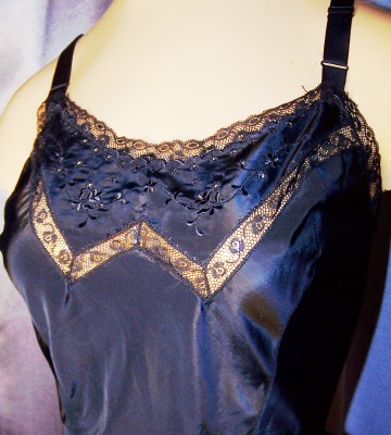 Bodice of a Barbizon slip of the "Endear" model.