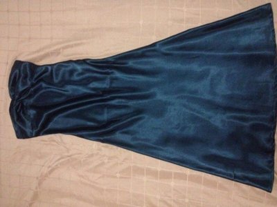image.jpg (96.47 KiB) Viewed 5483 times Long satin dress