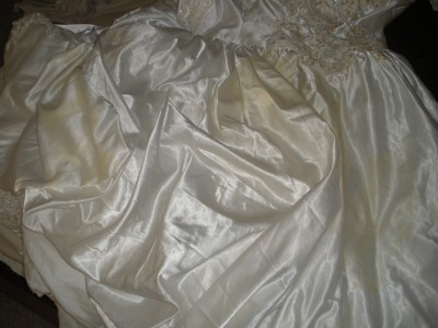 wedding_gown_closeup_S.jpg (238.52 KiB) Viewed 14844 times can you find all the cum shots???