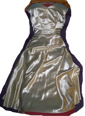 000_0047new02.jpg (254.35 KiB) Viewed 7207 times Vintage 40's satin Marilyn dress..had lace covering the top part, but had to cut it away..more satin to feel!!